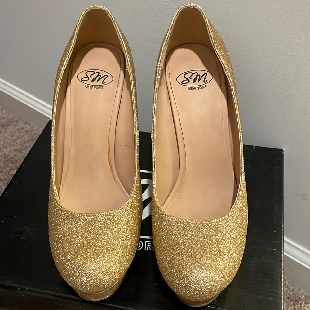 Glitter Gold platform pumps